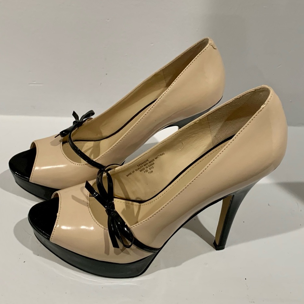 Enzo Angiolini Nude Peep Toe Heels 7.5